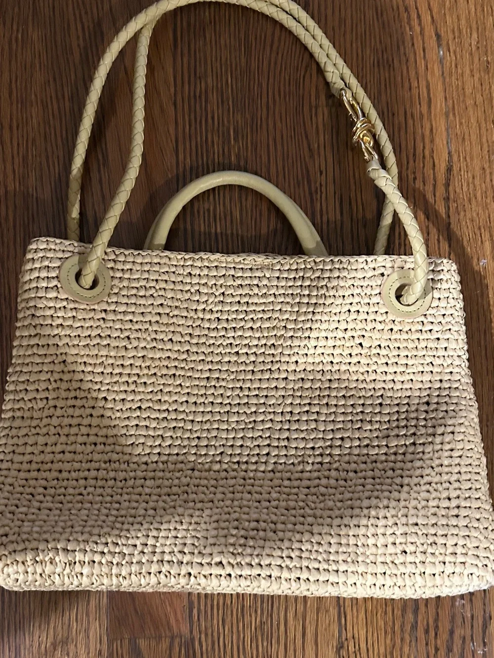 N/A features braided